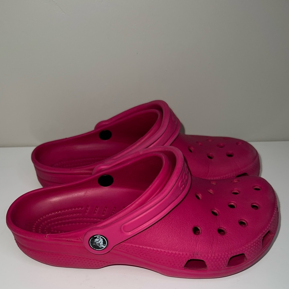 Crocs Hot Pink  Size 6